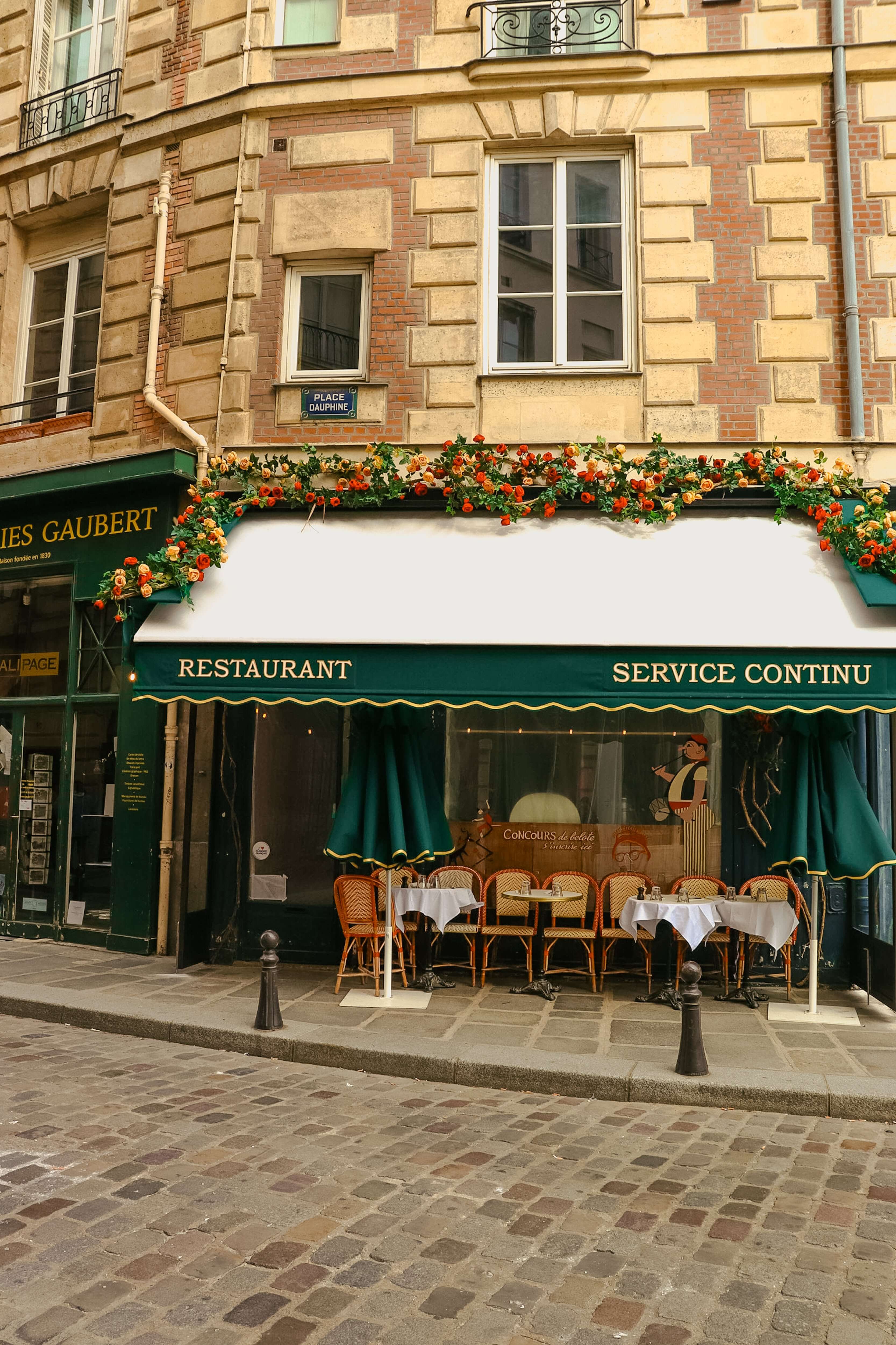 Restaurant terrance